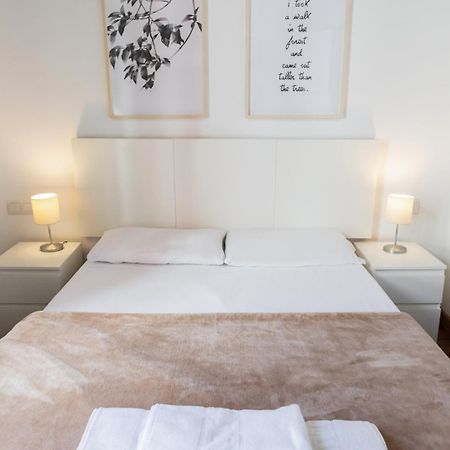 Up Town Apartment Valencia Bagian luar foto